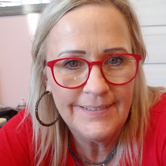 Meet your Posher, Rhonda - Picture 1 of 1